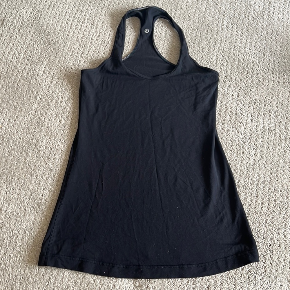 Lululemon black workout tank top in good shape size 8